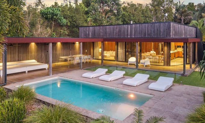 Bangalow Casa | Mango Packing Shed by Contemporary Hotels