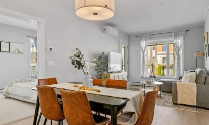 Southwest Calgary Apartamento | Western Nest |Bright 3BR 2BA | Trails+Near HWY