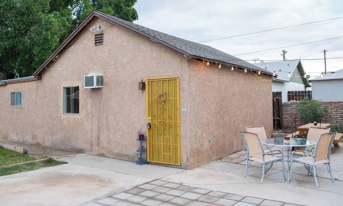 Yuma Townsite Casa | Pet-Friendly, Charming bungalow with WiFi and AC in sunny Yuma