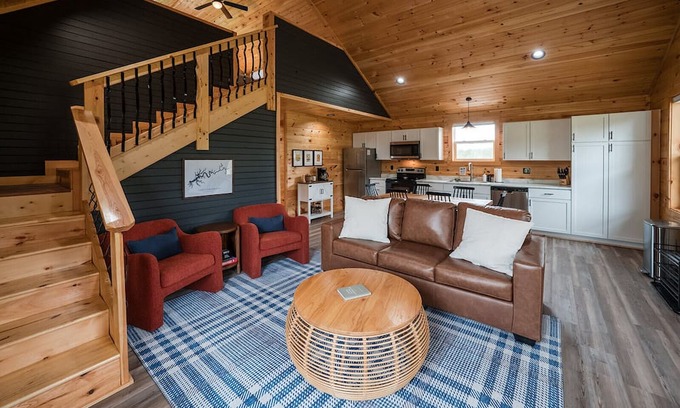 Jamestown Cabina | HOT TUB~Dog Friendly Cabin~Fishing~River boat ramp~20 Min to Lake Cumberland