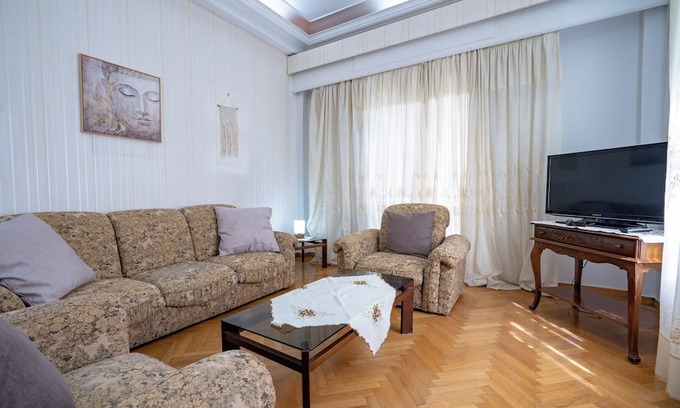Irakleio Apartamento | Retro 2-Bdrm House Near Metro in Heraklion by ΜΡS