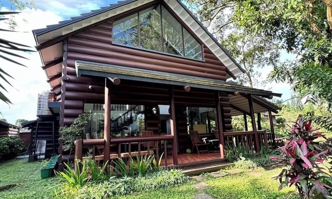 Tagaytay Cabina | Luntian log cabin with WiFi, AC in superb Tagaytay City