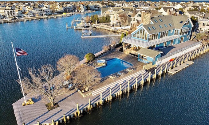 Manasquan Casa | CAP17 | Manasquan - Largest Waterfront Property, 5BR 5ba Over 7000sf - POOL!