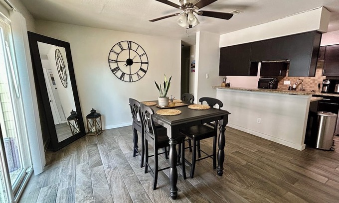 Anderson Mill Casa | Cozy 2BR Retreat with Home Gym and Desks in Safe NW Austin Near Parks
