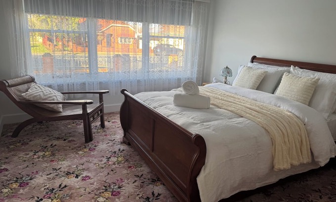 Kyabram Casa | The Leaock residence Full House pet friendly wifi