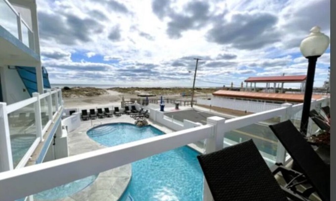 Wildwood Crest Apartamento | Chic hotel suite with WiFi and AC in charming Wildwood Crest