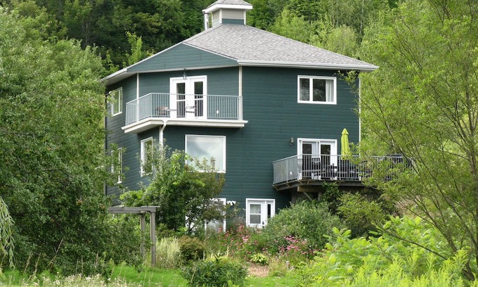 Hatley Casa | Secluded, peaceful country house on a magnificent 5-acre site.
