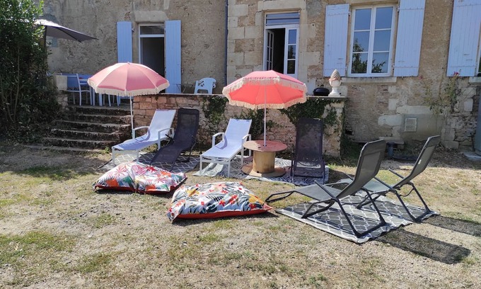 Champdeniers Casa | Country House 'Val D'egray' with Private Terrace, Private Garden and Wi-Fi