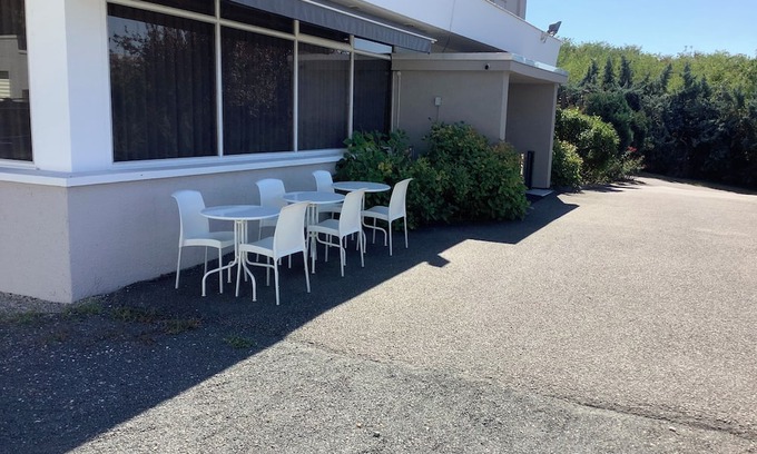 Saint-Paul en Jarez Casa | 3-star hotel in a quiet setting. All rooms are air-conditioned.