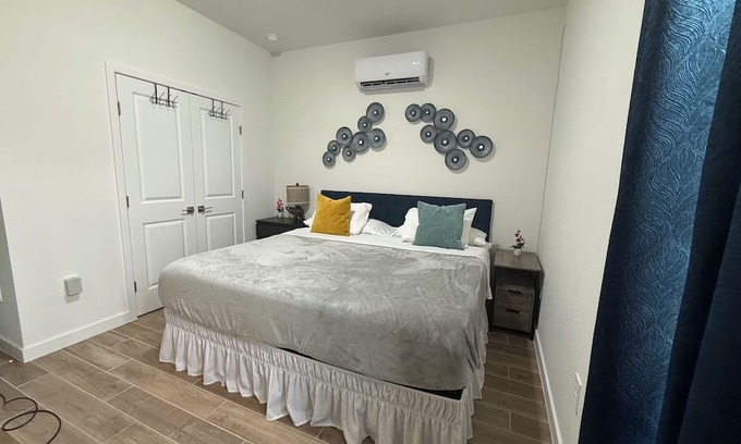 Homestead Apartamento | Cozy Apartment/Efficiency in tranquil Homestead with AC, WiFi, private entrance