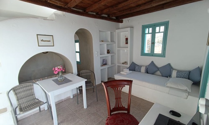 Chora Folegandros Casa | "Amygdalia" Chora view house