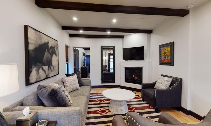 Downtown Santa Fe Casa | Dulce Casita: Downtown Railyard District, short walk to Plaza