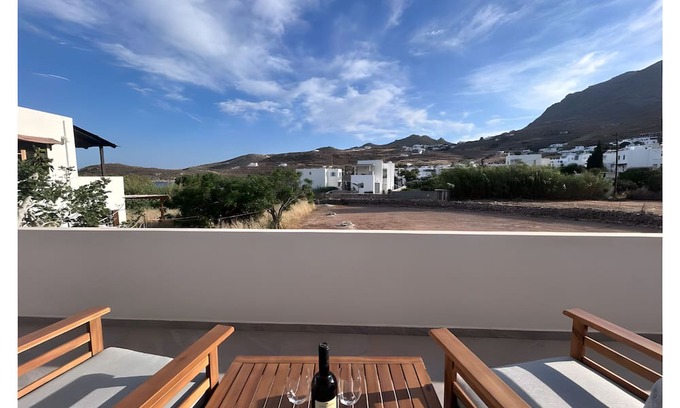 Livadi Casa | Casa de vacaciones 'Livadakia Beach House' con balcón y aire acondicionado
