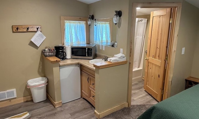 Irwin Cabina | Palisades Cabin #1