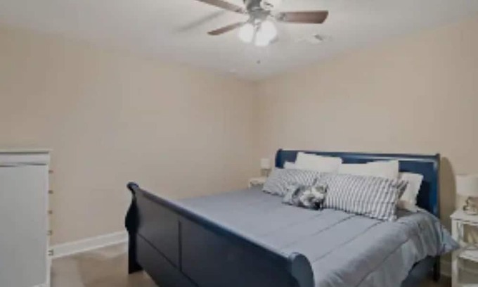 Hattiesburg Casa | The Gold House: Luxury Home Near Midtown, USM, Zoo