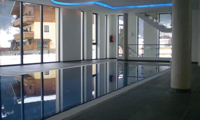 Rauris Apartamento | Acogedor apartamento para 4 personas con WIFI, piscina, TV, terraza y aparcamiento