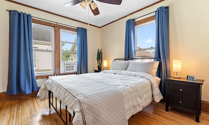 Lyn-Lake Casa | Uptown Classic 5BR Comfort Near Lake Path