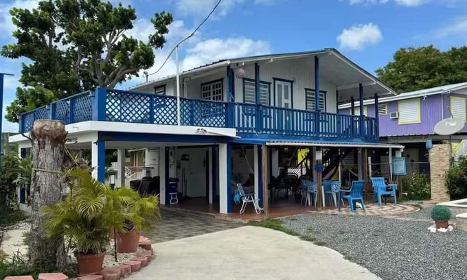 El Combate Casa | Casa Azul de Las Hamacas