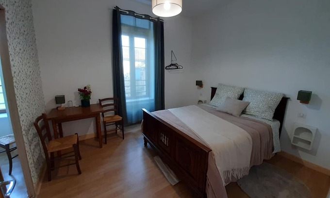 Ruynes-en-Margeride Casa | The old village school welcomes you to the heart of the beautiful Margeride.