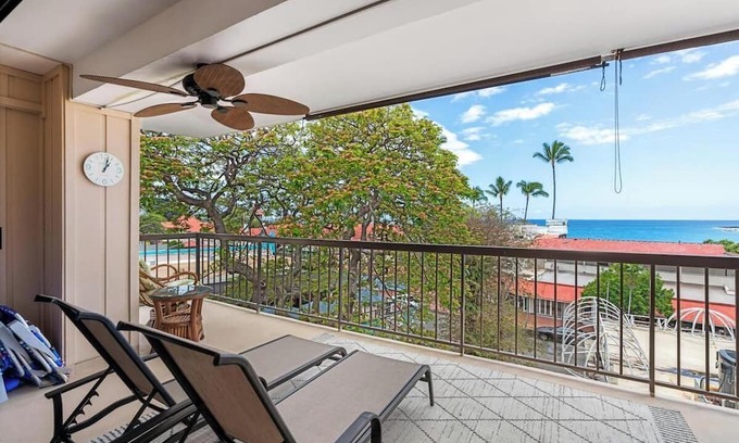 Historic Kailua Village Condominio | Kona Plaza 301, Ocean Views and Renovated