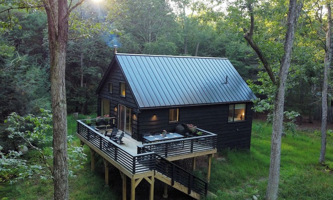 Eldred Cabina | Charming 3-bedroom cabin with deck, sauna, fitness room in Eldred