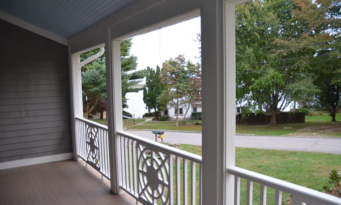 Shelter Harbor Casa | Water Views Galore! Shelter Harbor Spacious 5-bdrm house - Private Beach - AC