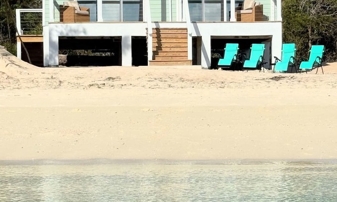 Governor's Harbour Casa | Gorgeous 2-bedroom Beachfront house in Governor's Harbour with AC, Hi Speed WiFi
