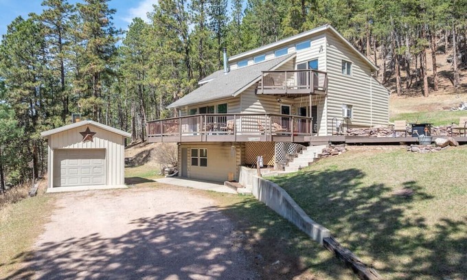 Rapid City Cabina | Forest Cabin, Hottub, 7 beds,