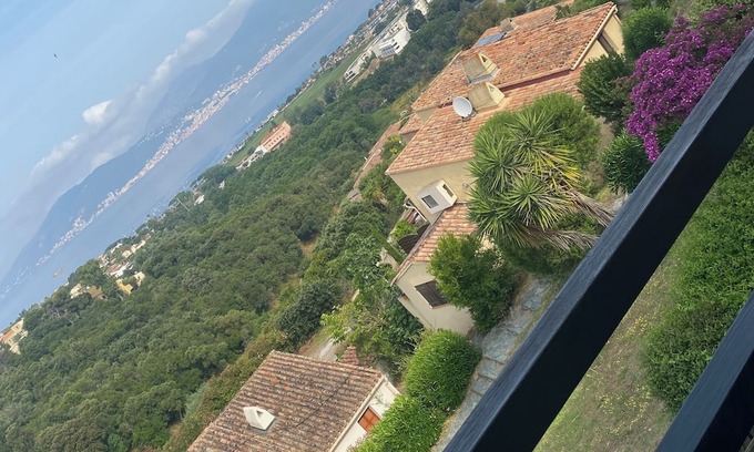 Grosseto-Prugna Apartamento | Sea view studio in Porticcio for 2 people. Swimming pool in residence.