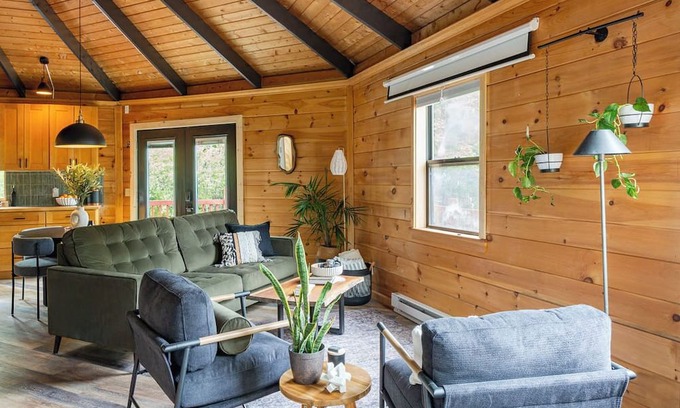 Elka Park Cabaña | The Lily Pad – Cozy roundhouse nestled in the heart of the Catskill Mountains