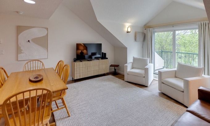 Lincoln Casa | Riverside Penthouse Condo