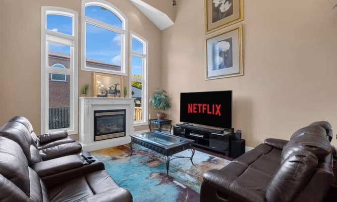 Alderwood Casa | 4BR - 10 Min to Downtown & Airport - Gym/Pool Table