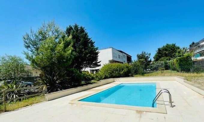La Rochelle Apartamento | Apartment with terrace and pool