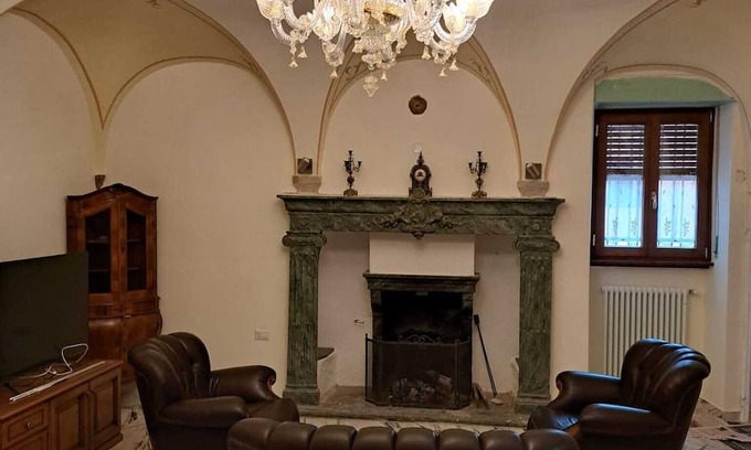 Ferrera di Varese Apartamento | Spacious family apartment with historic charm 10 minutes from Luino