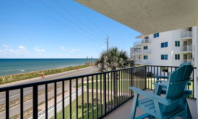 Flagler Beach Condominio | 2 BR Condo w/Corner Unit, Large Balcony, Pool, Beach Access, Resort Fun!