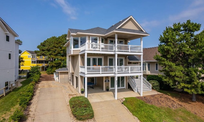 Monteray Shores Casa | New Listing, Hot Tub, Pool, Sound Side, Distant Ocean Views, Game Room,