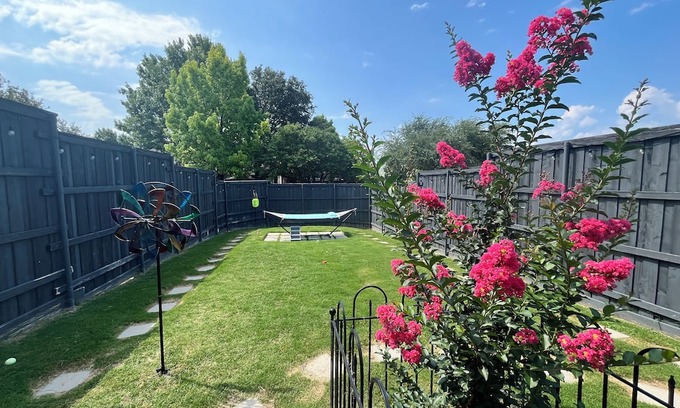 Rowlett Casa | Quiet guest room with WiFi, weightroom, and outdoor area.