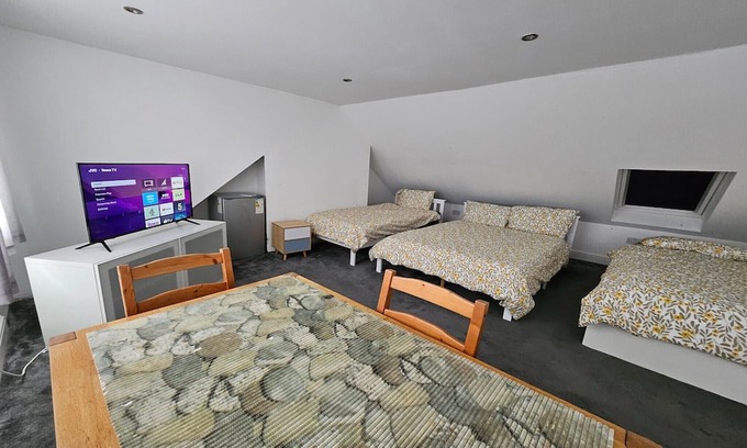 Windsor Apartamento | SnoozeDen Westmead| Double Room