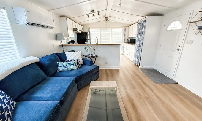 Bradenton Casa | Cozy 2-bedroom mobile home in fantastic Bradenton with WiFi, AC