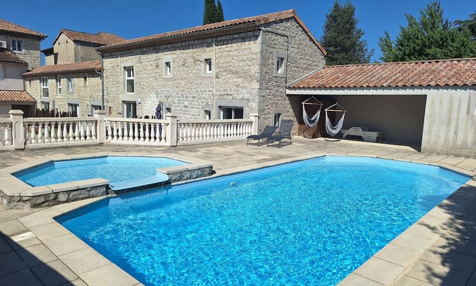 Ruoms Apartamento | Charming studio with swimming pool in the heart of Ruoms, Ardèche