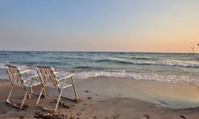 Tiny Cabaña | Tiny beaches clean minimalist cottage STRTT2025067