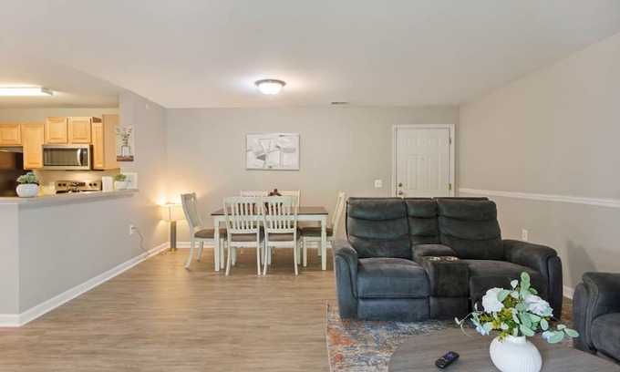 Stafford Apartamento | Tucked away 2beds2baths condo in Stafford