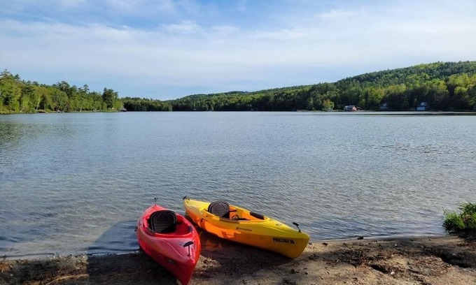 Post Mills Cabina | Lake Cabin in Vermont with WiFi