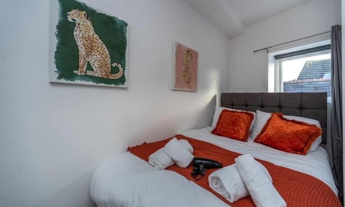 Neath Apartamento | Fully Equipped Kitchen, Double room