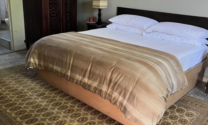 Constant Spring Cama Y Desayuno | Charming B&B with AC, treadmill, WiFi in Soothing Stony Hill close to Manor Pk.