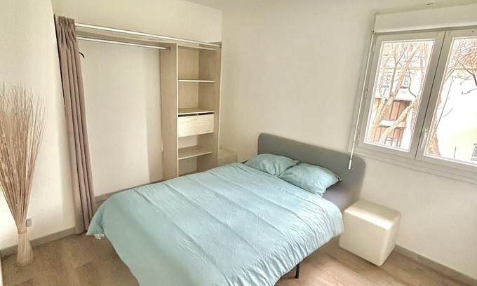 Vitrolles Apartamento | 90m2 2-bedroom apartment with dressing rooms and private jacuzzi near Marseille.