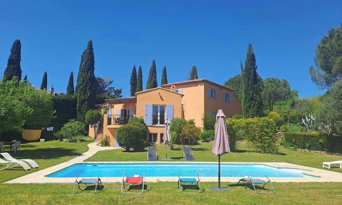 Cadenet Villa | Magnificent villa with swimming pool for rent for 12 people
