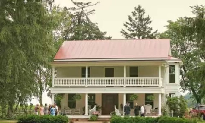 Leland Otro | Sugarland Mansion - Built in 1850, 3BR renovated farmhouse on 10 acres + stream