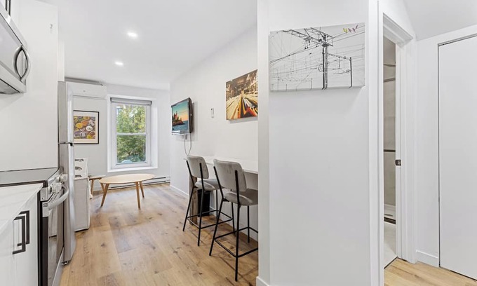 Gay Village Casa | New Boho Downtown 10 BIG bedrooms 7 Full Bath