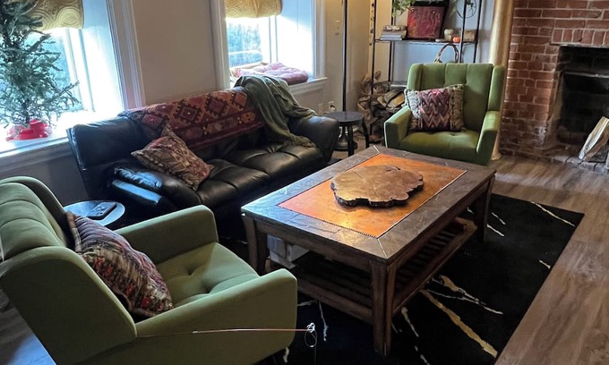 Sackets Harbor Casa | Charming 2BR Bayside Townhome, patio, WiFi, in beautiful Sackets Harbor